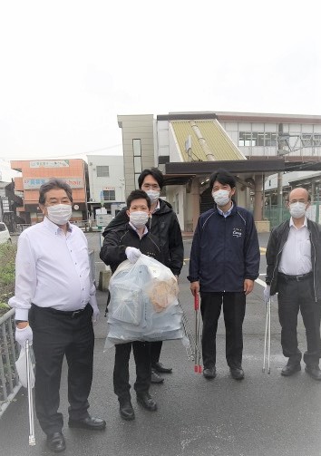 JR宝殿駅北口周辺清掃